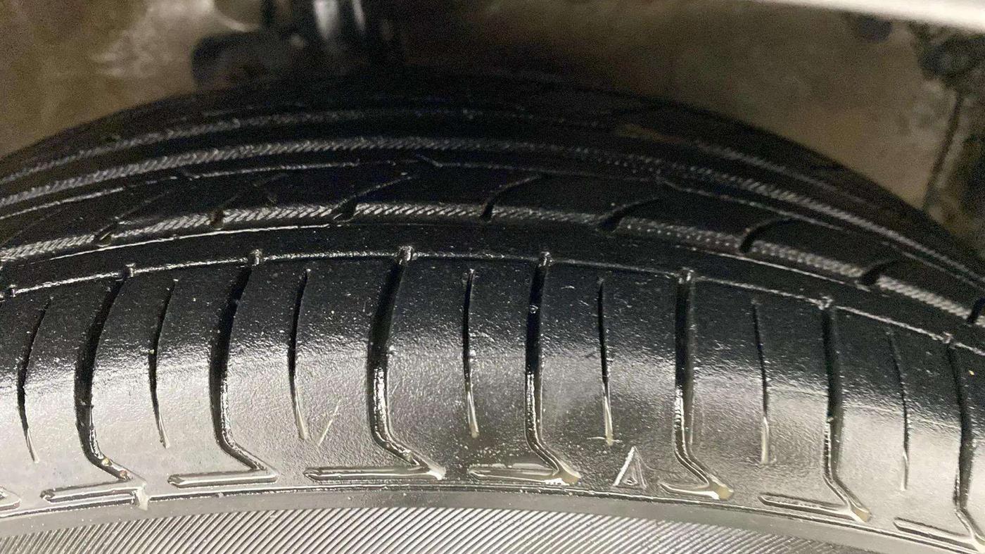 2016 Maruti Celerio ZXI AMT, Petrol, Automatic, 73,101 km, Right Front Tyre Tread