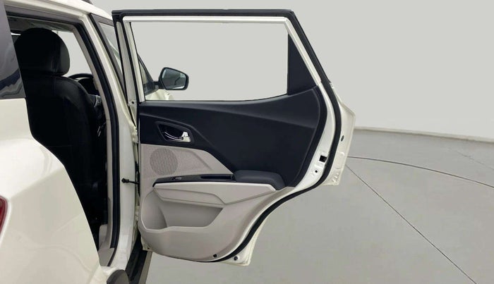 2020 Mahindra XUV300 W8 1.5 DIESEL, Diesel, Manual, 31,868 km, RHS Rear Door