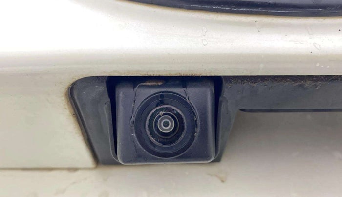 2020 Mahindra XUV300 W8 1.5 DIESEL, Diesel, Manual, 31,868 km, Parking Camera