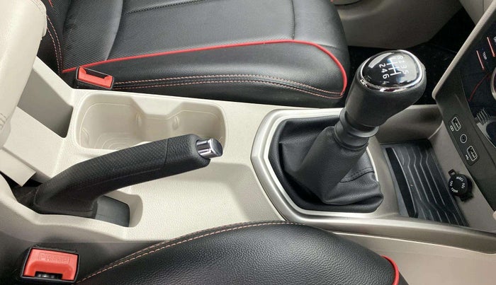 2020 Mahindra XUV300 W8 1.5 DIESEL, Diesel, Manual, 31,868 km, Gear Lever