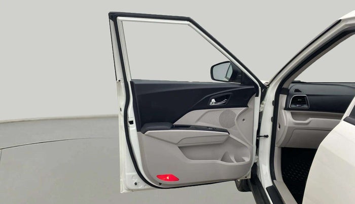 2020 Mahindra XUV300 W8 1.5 DIESEL, Diesel, Manual, 31,868 km, LHS Front Door