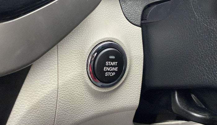 2020 Mahindra XUV300 W8 1.5 DIESEL, Diesel, Manual, 31,868 km, Keyless Start/ Stop Button
