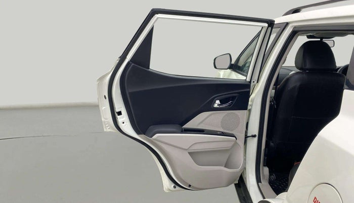 2020 Mahindra XUV300 W8 1.5 DIESEL, Diesel, Manual, 31,868 km, LHS Rear Door
