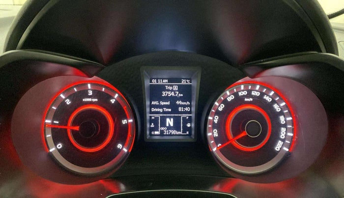 2020 Mahindra XUV300 W8 1.5 DIESEL, Diesel, Manual, 31,868 km, Odometer Image