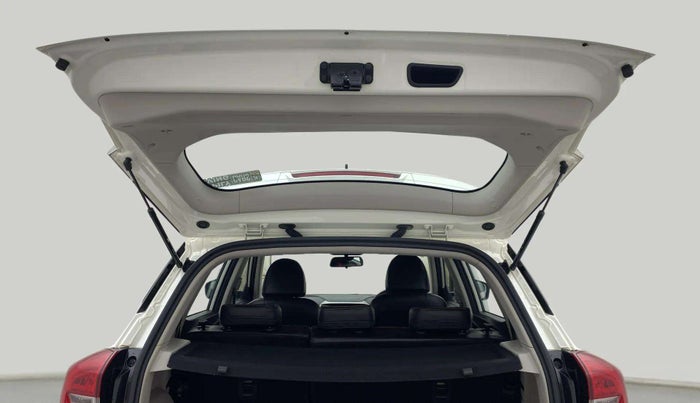 2020 Mahindra XUV300 W8 1.5 DIESEL, Diesel, Manual, 31,868 km, Boot Door Open