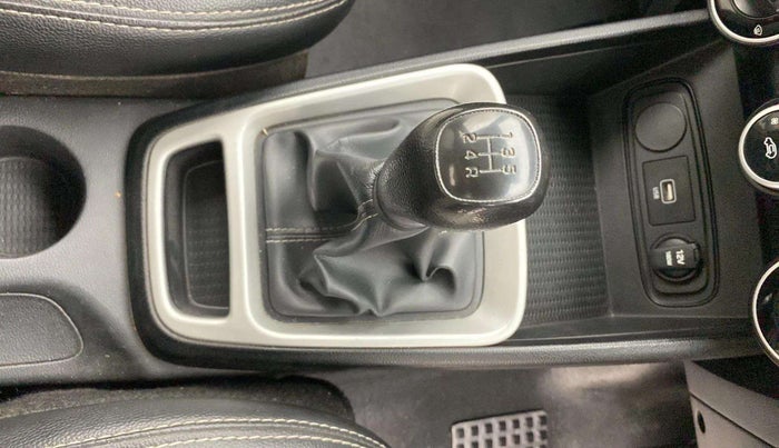 2021 Hyundai VENUE S 1.2, Petrol, Manual, 74,695 km, Gear Lever