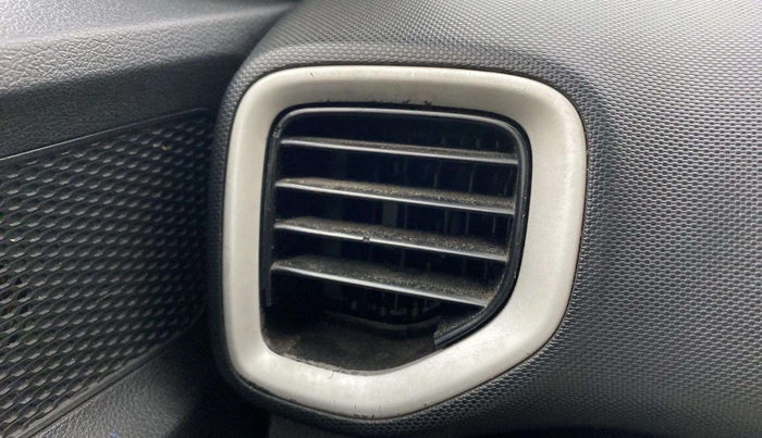 2021 Hyundai VENUE S 1.2, Petrol, Manual, 74,695 km, AC Unit - Front vent has minor damage