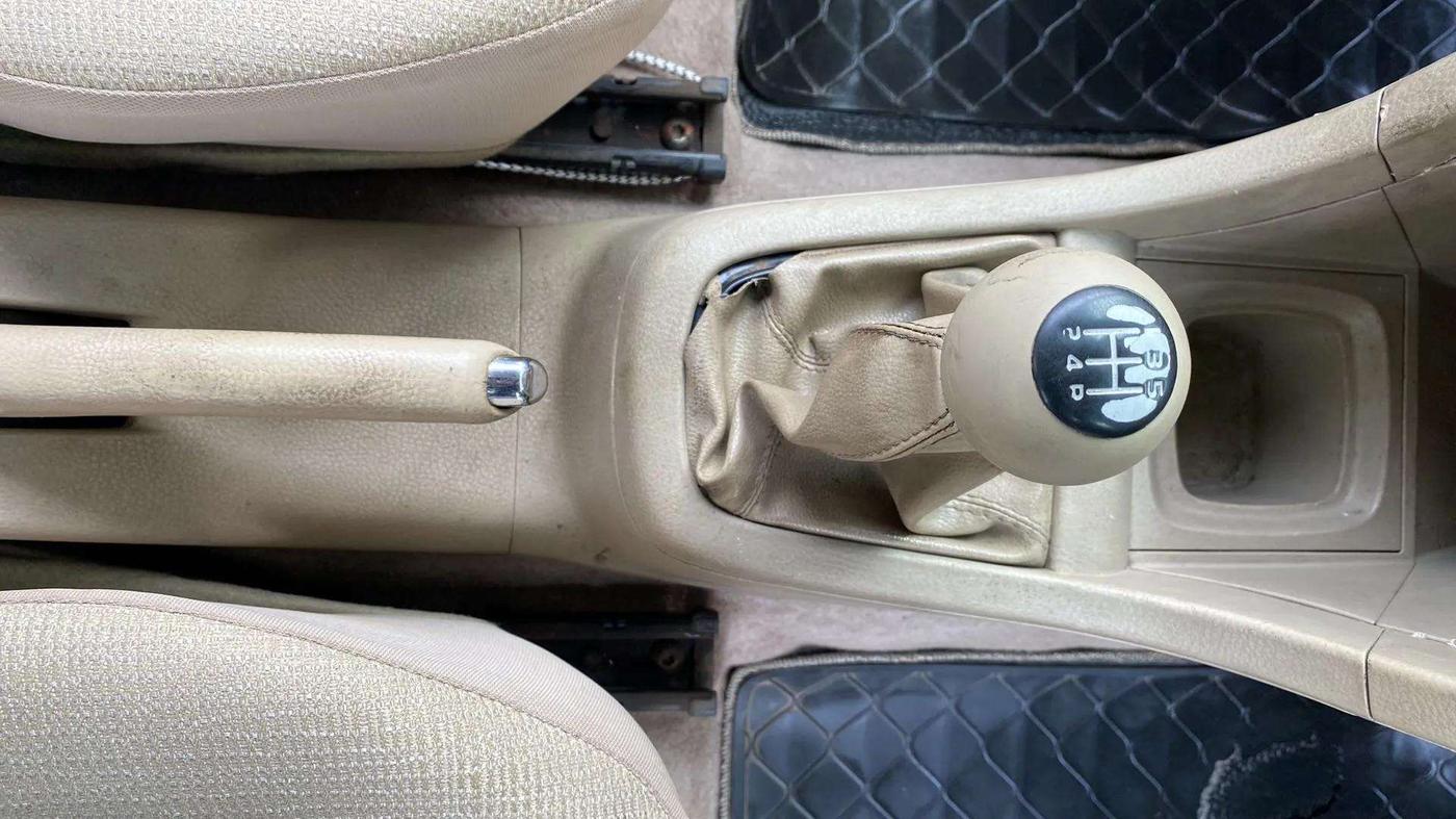 2016 Maruti Swift Dzire VXI, Petrol, Manual, 95,730 km, Gear Lever