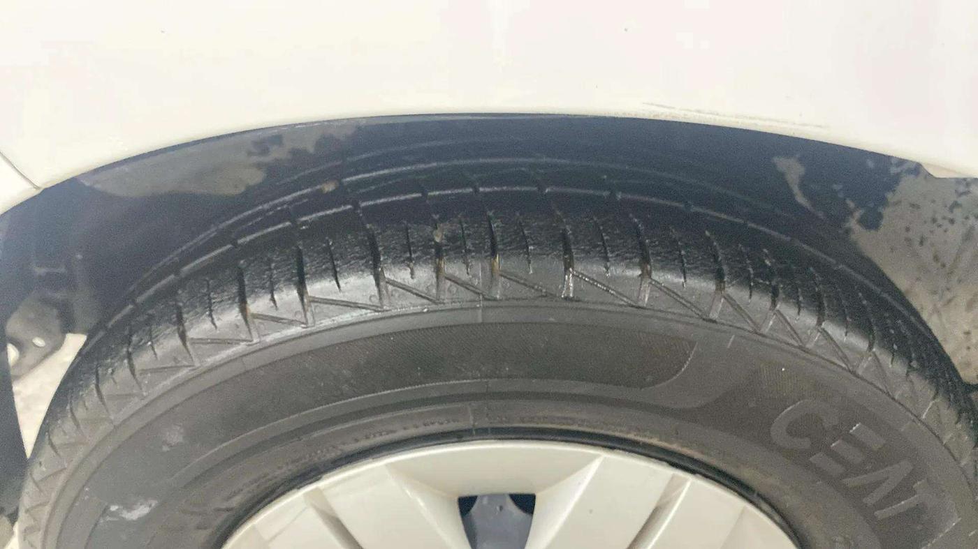 2020 Maruti Alto VXI, Petrol, Manual, 10,610 km, Left Front Tyre Tread