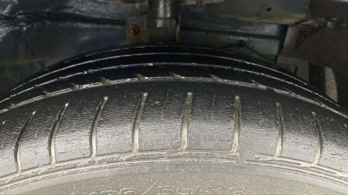 2018 Maruti Ciaz ALPHA 1.5 SHVS PETROL, Petrol, Manual, 45,223 km, Right Front Tyre Tread