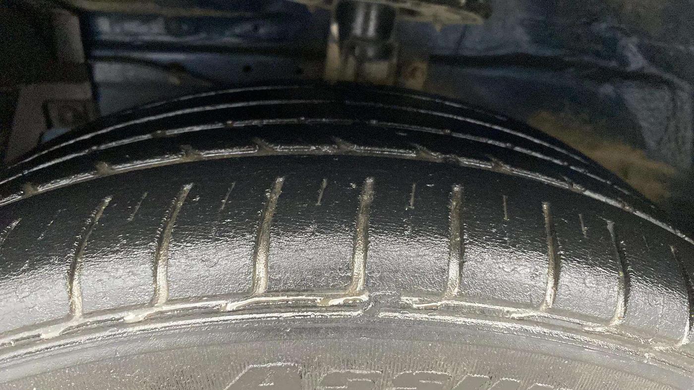2018 Maruti Ciaz ALPHA 1.5 SHVS PETROL, Petrol, Manual, 45,223 km, Left Front Tyre Tread
