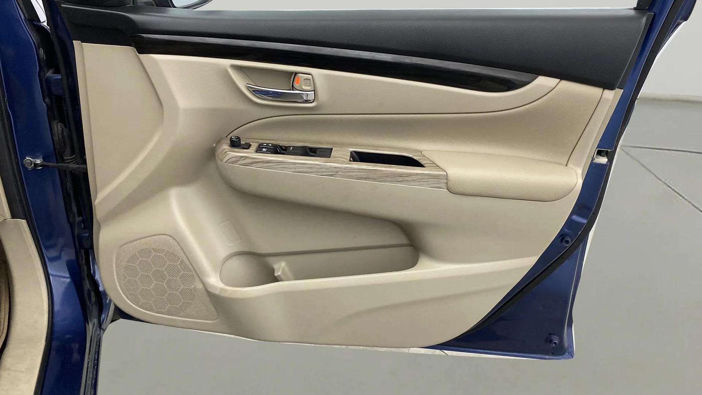 2018 Maruti Ciaz ALPHA 1.5 SHVS PETROL, Petrol, Manual, 45,223 km, Driver Side Door Panels Control