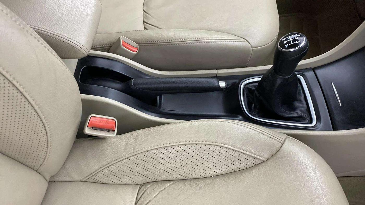 2018 Maruti Ciaz ALPHA 1.5 SHVS PETROL, Petrol, Manual, 45,223 km, Gear Lever