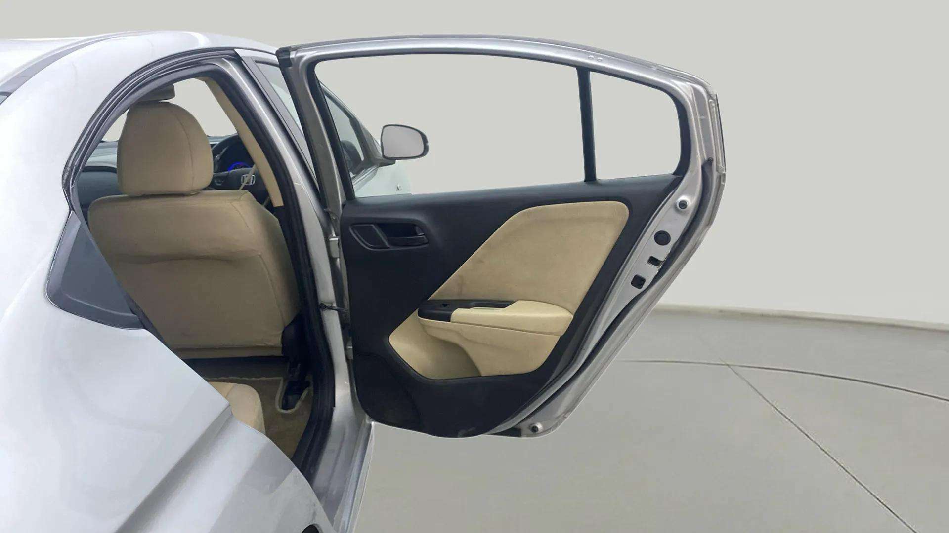 RHS-Rear-Door-Open-33