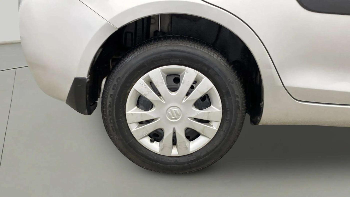 2013 Maruti Swift Dzire VXI, Petrol, Manual, 44,823 km, Right Rear Wheel