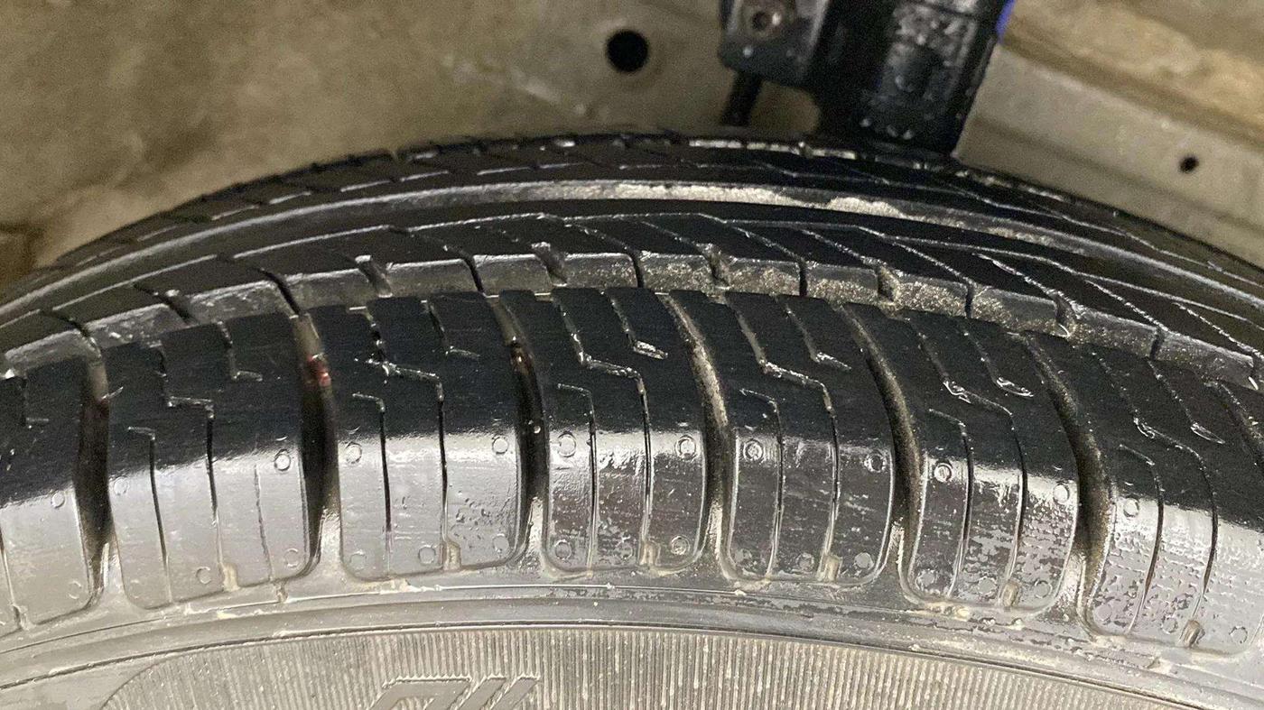 2013 Maruti Swift Dzire VXI, Petrol, Manual, 44,823 km, Right Front Tyre Tread
