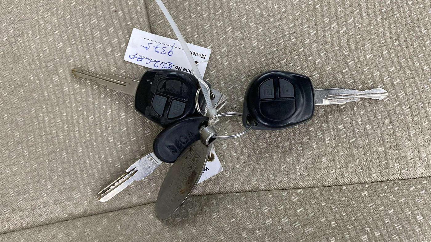 2013 Maruti Swift Dzire VXI, Petrol, Manual, 44,823 km, Key Close Up