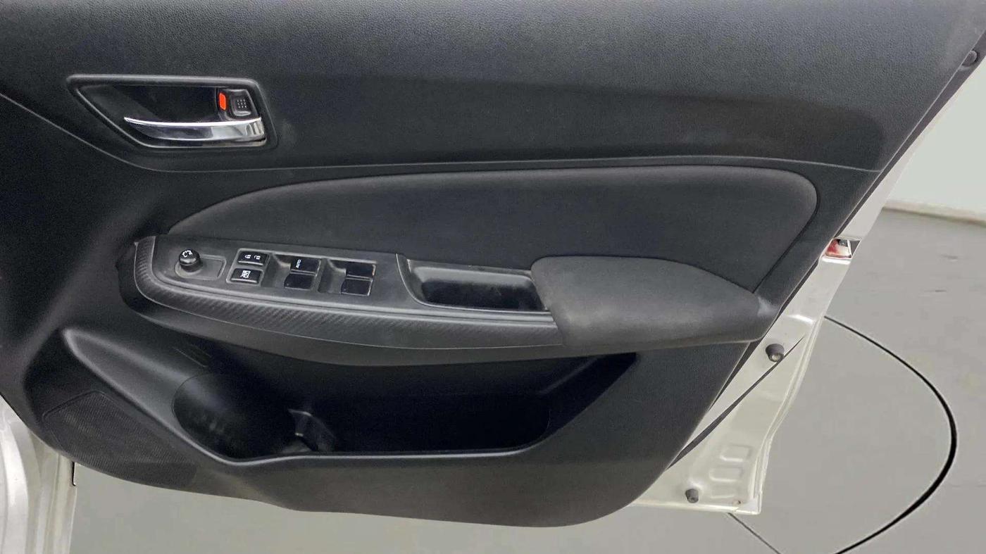 2021 Maruti Swift VXI, Petrol, Manual, 35,963 km, Driver Side Door Panels Control
