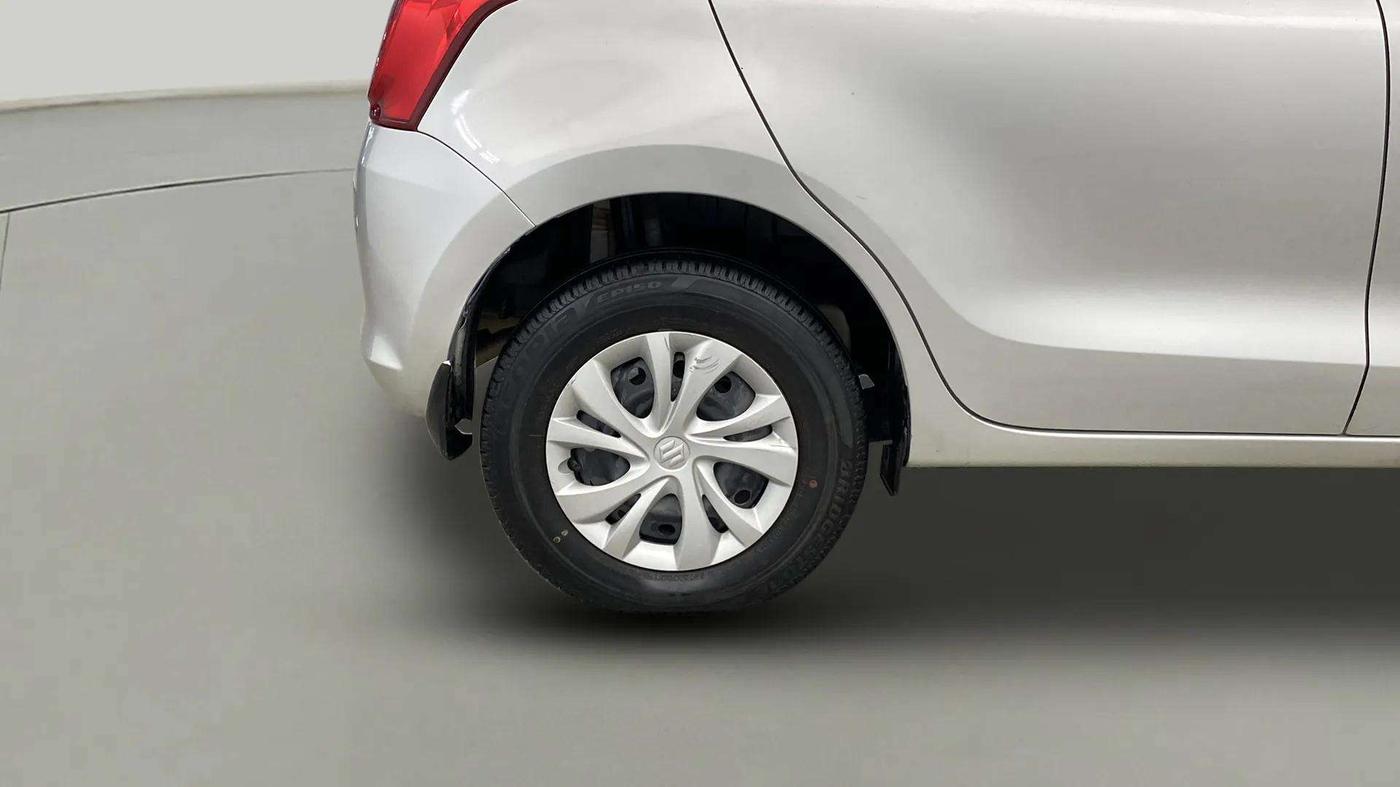 2021 Maruti Swift VXI, Petrol, Manual, 35,963 km, Right Rear Wheel
