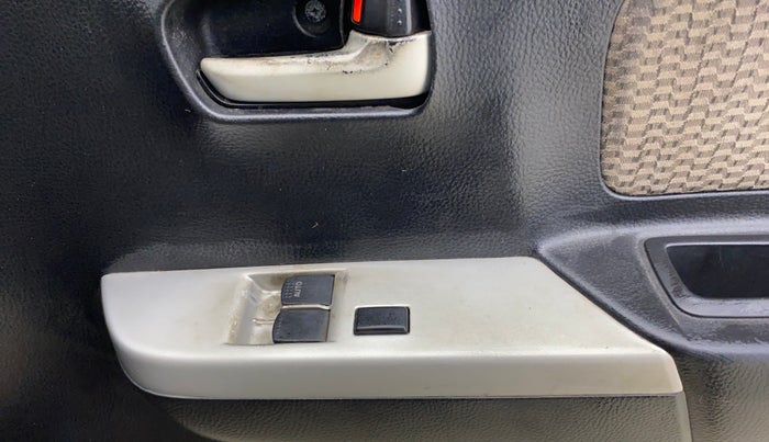 2015 Maruti Wagon R 1.0 LXI CNG, CNG, Manual, 46,944 km, Driver Side Door Panels Control