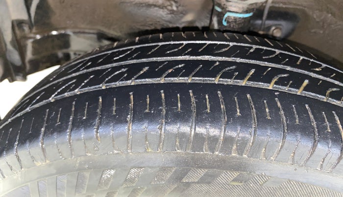 2015 Maruti Wagon R 1.0 LXI CNG, CNG, Manual, 46,944 km, Left Front Tyre Tread