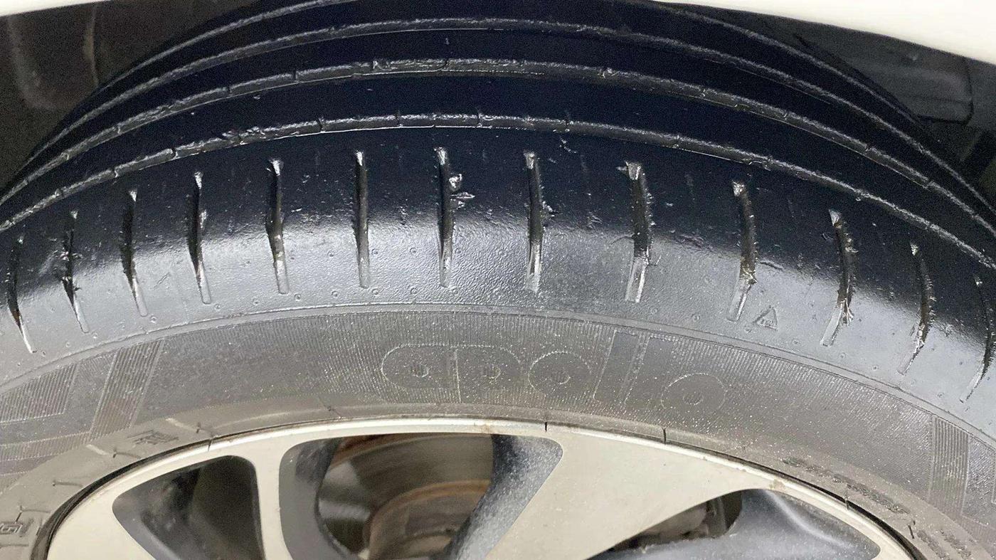 2021 Maruti Baleno ZETA PETROL 1.2, Petrol, Manual, 35,393 km, Right Front Tyre Tread