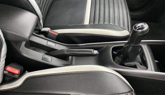 2021 Maruti Baleno ZETA PETROL 1.2, Petrol, Manual, 35,393 km, Gear lever - Boot Cover minor damage