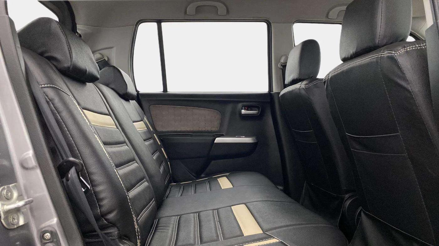 2013 Maruti Wagon R 1.0 VXI, Petrol, Manual, 68,643 km, Right Side Rear Door Cabin