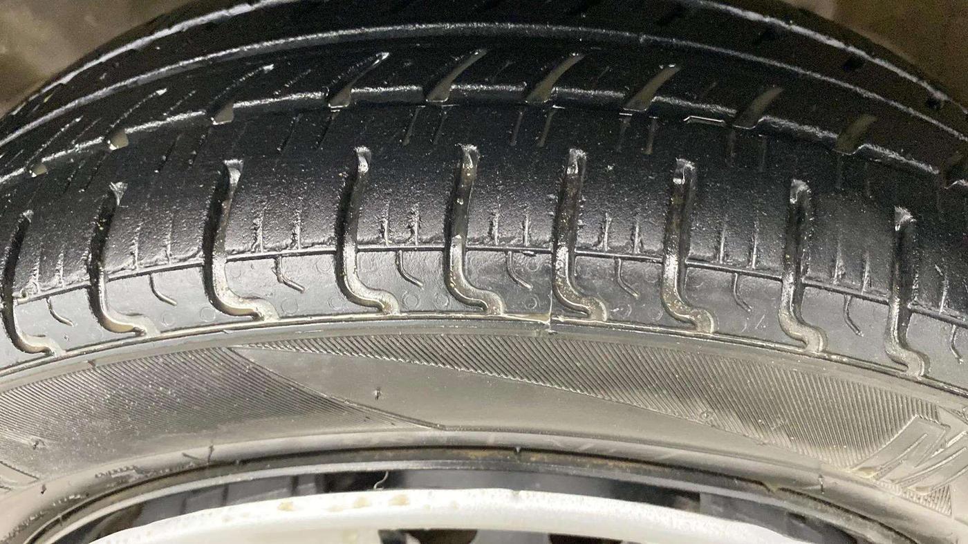 2013 Maruti Wagon R 1.0 VXI, Petrol, Manual, 68,643 km, Left Rear Tyre Tread