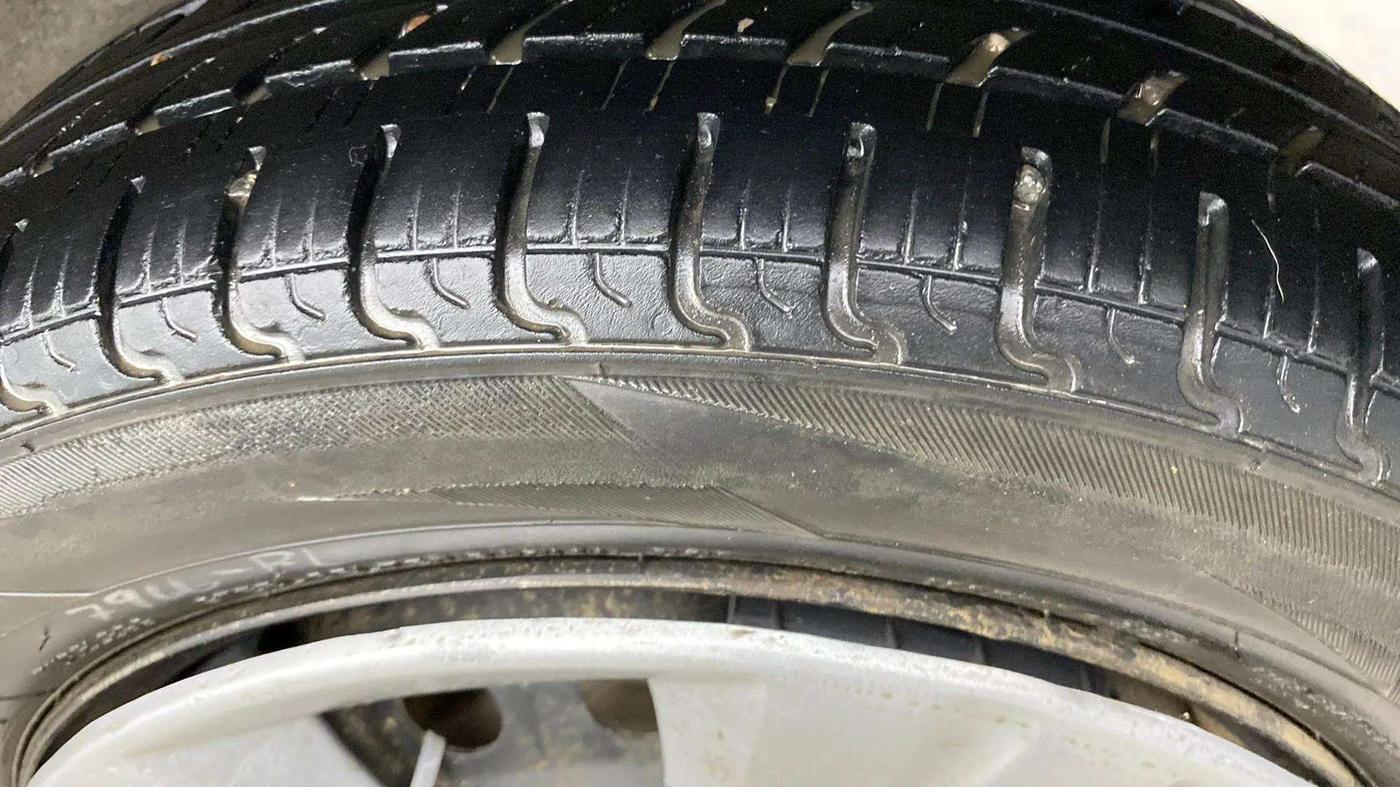 2013 Maruti Wagon R 1.0 VXI, Petrol, Manual, 68,643 km, Right Rear Tyre Tread
