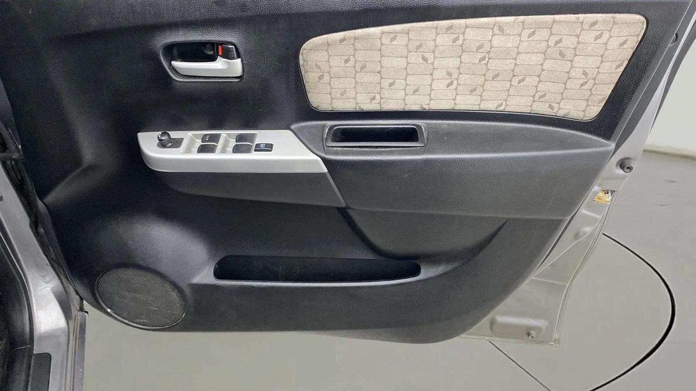 2013 Maruti Wagon R 1.0 VXI, Petrol, Manual, 68,643 km, Driver Side Door Panels Control
