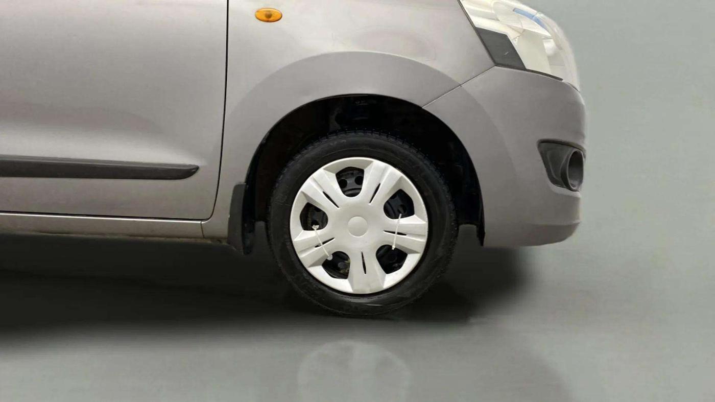 2013 Maruti Wagon R 1.0 VXI, Petrol, Manual, 68,643 km, Right Front Wheel
