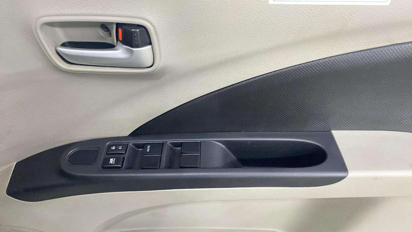 2016 Maruti Celerio VXI AMT (O), Petrol, Automatic, 32,452 km, Driver Side Door Panels Control