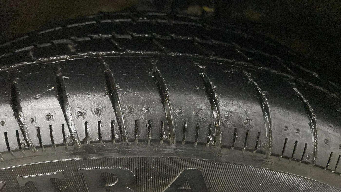 2016 Maruti Celerio VXI AMT (O), Petrol, Automatic, 32,452 km, Left Front Tyre Tread