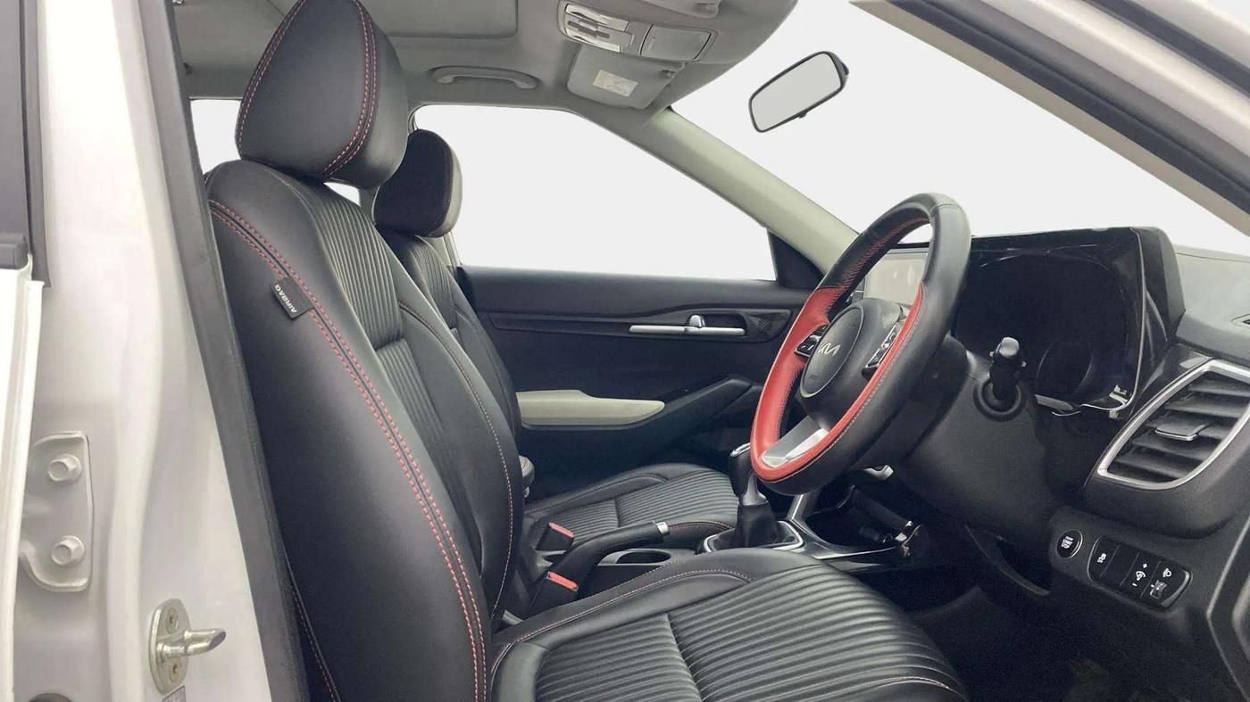 2022 KIA SELTOS HTK PLUS 1.5 IMT, Petrol, Manual, 23,294 km, Right Side Front Door Cabin