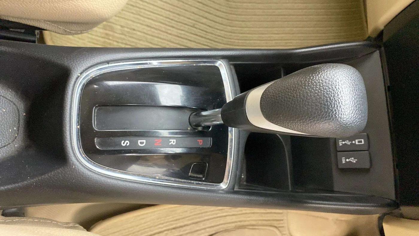 2022 Honda Amaze 1.2L I-VTEC VX CVT, Petrol, Automatic, 14,595 km, Gear Lever