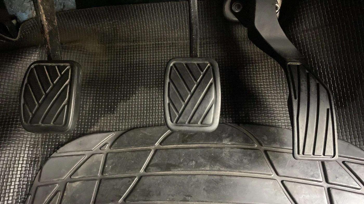 2016 Maruti Swift VXI, Petrol, Manual, 26,024 km, Pedals