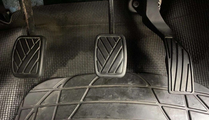 2016 Maruti Swift VXI, Petrol, Manual, 26,024 km, Pedals