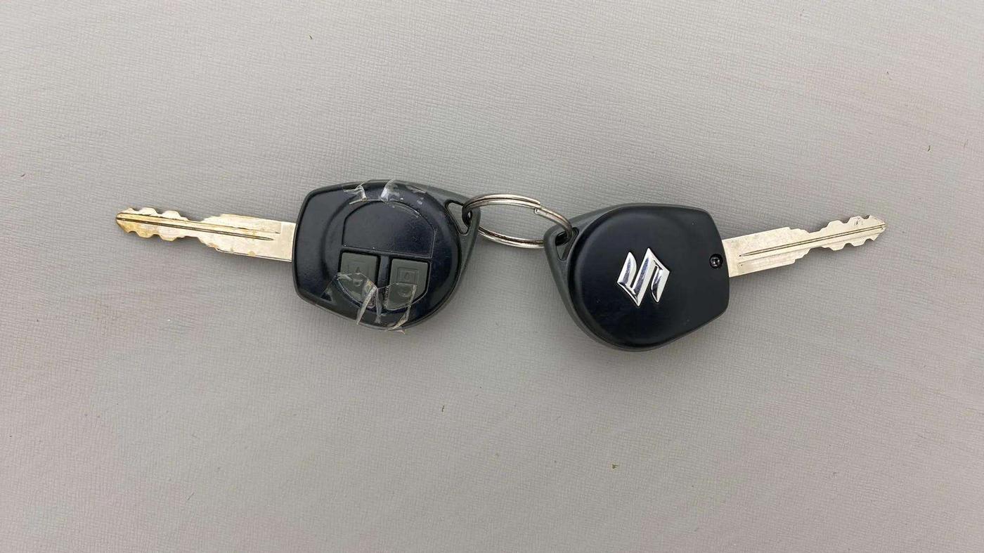 2016 Maruti Swift VXI, Petrol, Manual, 26,024 km, Key Close Up
