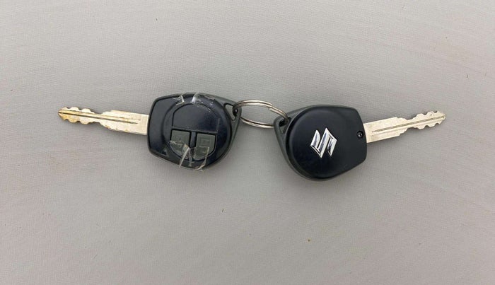 2016 Maruti Swift VXI, Petrol, Manual, 26,024 km, Key Close Up