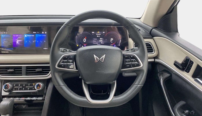 2022 Mahindra XUV700 AX 7 P AT 7 STR, Petrol, Automatic, 69,050 km, Steering Wheel Close Up