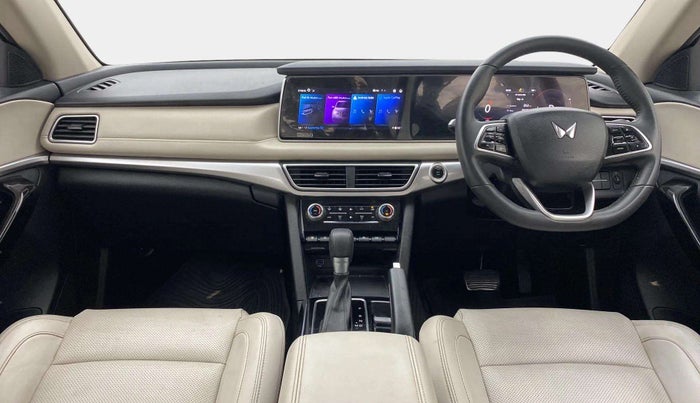 2022 Mahindra XUV700 AX 7 P AT 7 STR, Petrol, Automatic, 69,050 km, Dashboard