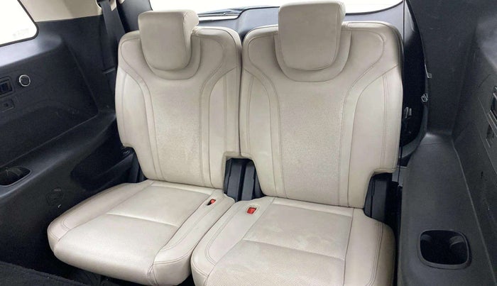 2022 Mahindra XUV700 AX 7 P AT 7 STR, Petrol, Automatic, 69,050 km, Third Seat Row ( optional )