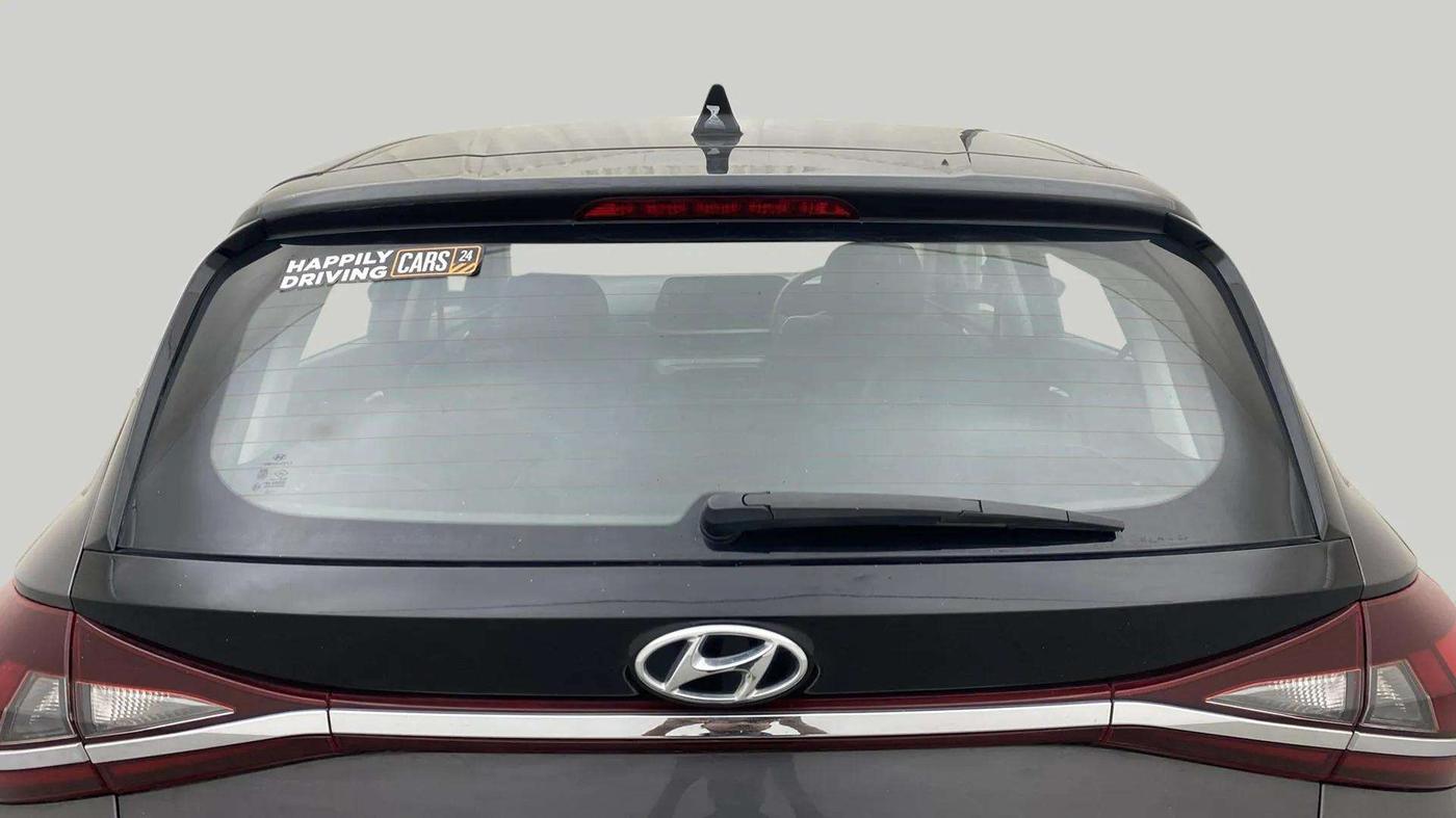 2022 Hyundai NEW I20 ASTA (O) 1.2 MT, Petrol, Manual, 31,615 km, Rear Windshield