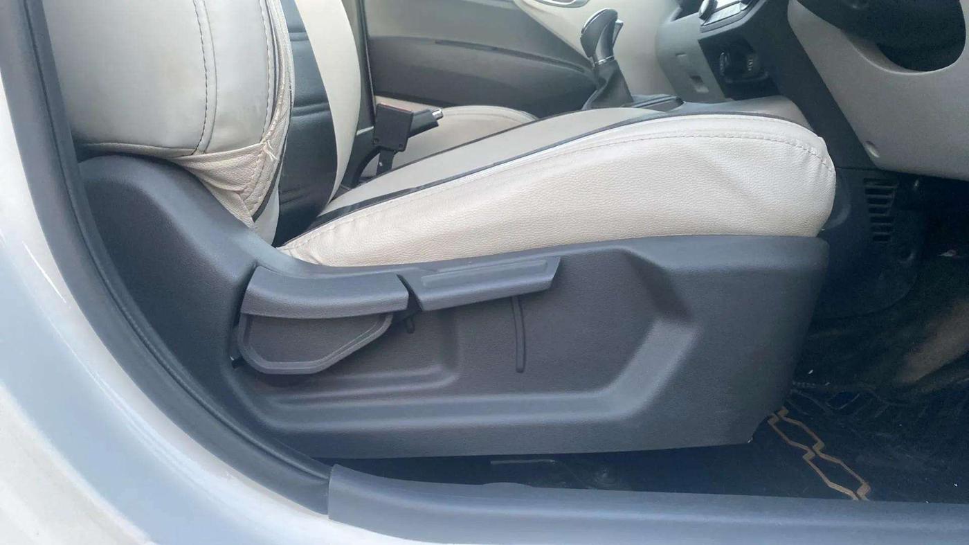 2023 Hyundai GRAND I10 NIOS ASTA AMT 1.2 KAPPA VTVT, Petrol, Automatic, 18,717 km, Driver Side Adjustment Panel