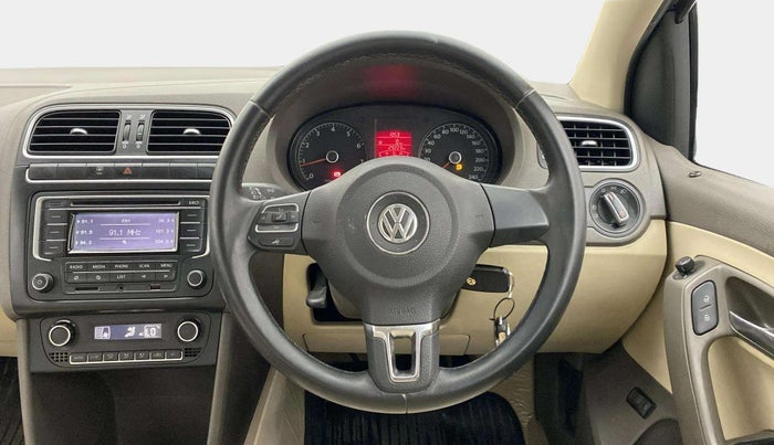 2014 Volkswagen Vento HIGHLINE 1.6 MPI, Petrol, Manual, 29,275 km, Steering Wheel Close Up