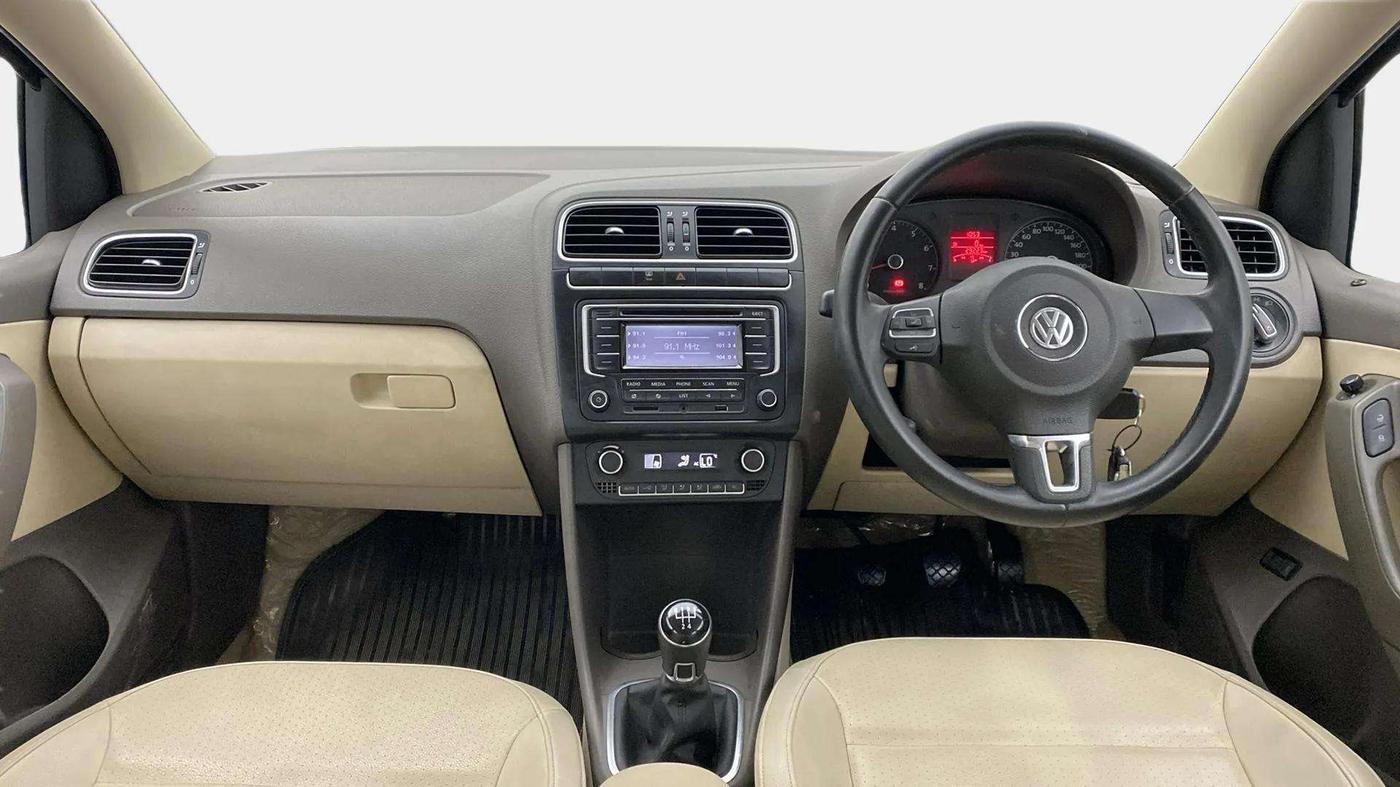 2014 Volkswagen Vento HIGHLINE 1.6 MPI, Petrol, Manual, 29,275 km, Dashboard