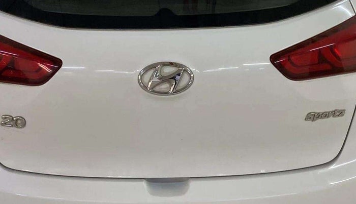 2018 Hyundai Elite i20 SPORTZ 1.2, Petrol, Manual, 38,692 km, Dicky (Boot door) - Minor scratches