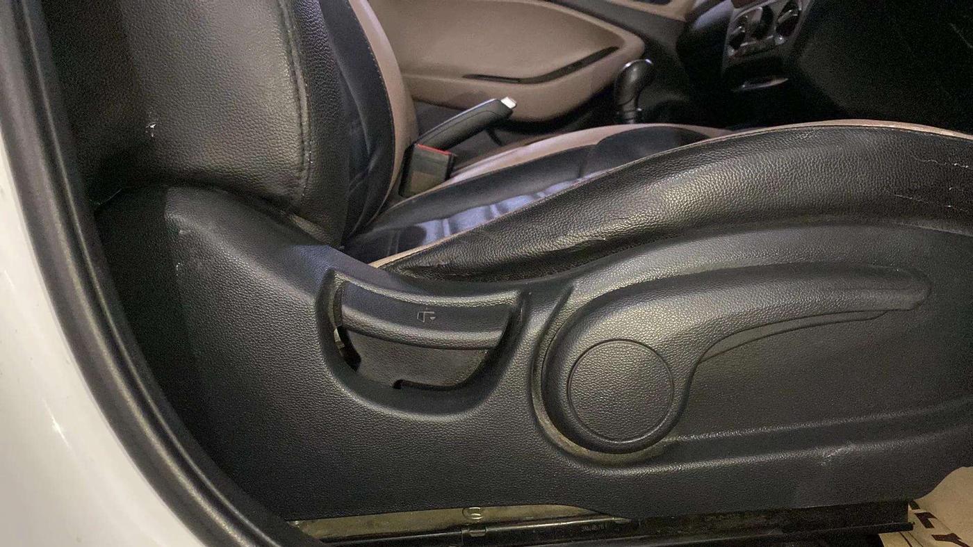 2018 Hyundai Elite i20 SPORTZ 1.2, Petrol, Manual, 38,720 km, Driver Side Adjustment Panel