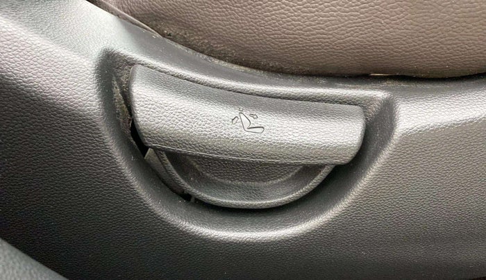 2018 Hyundai Grand i10 SPORTZ 1.2 KAPPA VTVT, Petrol, Manual, 25,789 km, Driver Side Adjustment Panel